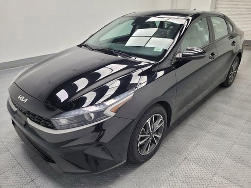 Used 2023 Kia Forte LXS w/ LXS Technology Package FWD image 2
