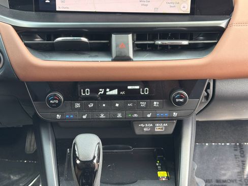 Certified 2026 Subaru Outback Touring AWD/4WD image 11