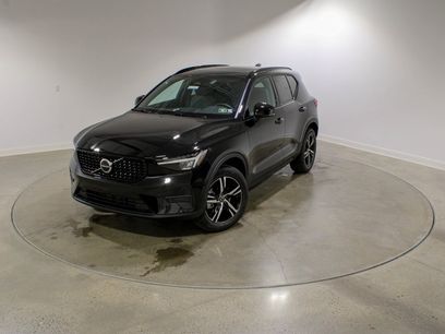 New 2026 Volvo XC40 B5 Core w/ Climate Package