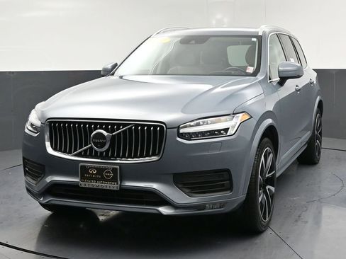 Used 2021 Volvo XC90 T6 Momentum w/ Advanced Package image 3