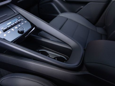 New 2026 Porsche Macan 4 Electric image 18