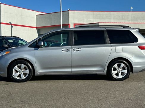Used 2015 Toyota Sienna LE image 9