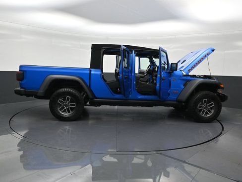 Used 2024 Jeep Gladiator Mojave AWD/4WD image 33