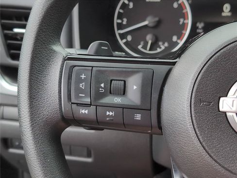 Used 2023 Nissan Rogue SV FWD image 29