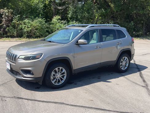 Used 2021 Jeep Cherokee Latitude Plus w/ Sun & Sound Group image 5