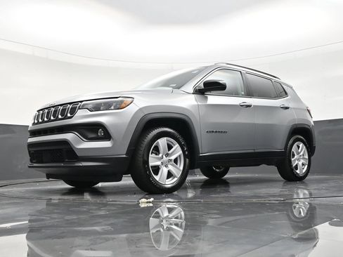 Used 2022 Jeep Compass Latitude FWD image 21
