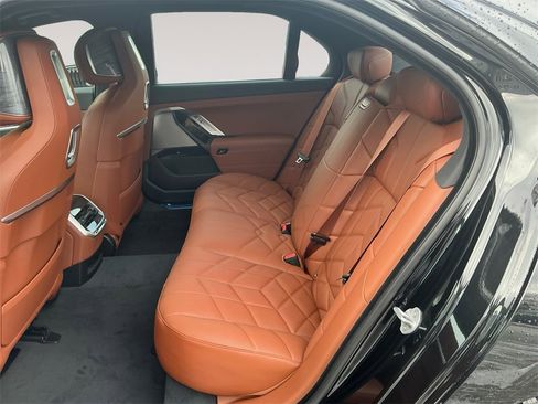 New 2026 BMW 750e xDrive image 13