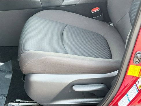 Used 2022 Toyota RAV4 LE image 18