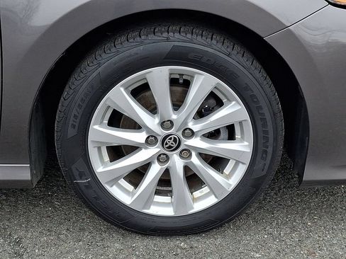 Used 2020 Toyota Camry LE FWD image 11