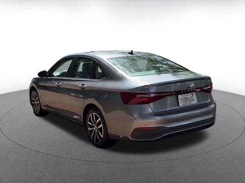Used 2025 Volkswagen Jetta SE FWD image 11
