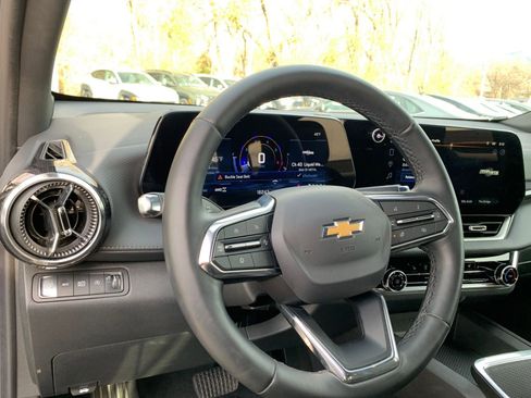 Used 2025 Chevrolet Equinox LT image 33