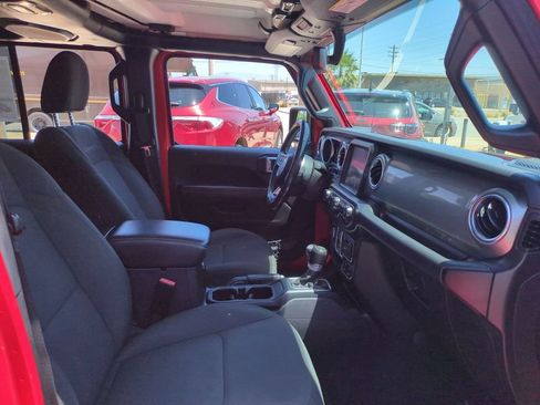Used 2023 Jeep Wrangler Unlimited Sahara w/ Cold Weather Group AWD/4WD image 30