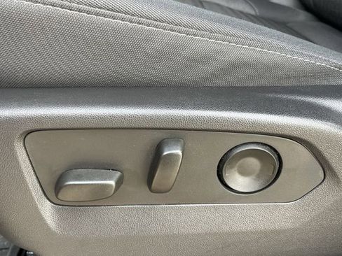 Used 2025 Chevrolet Silverado 1500 Custom image 24