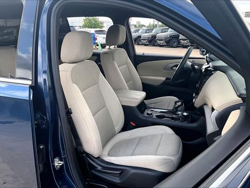 Used 2022 Chevrolet Traverse LS FWD image 9