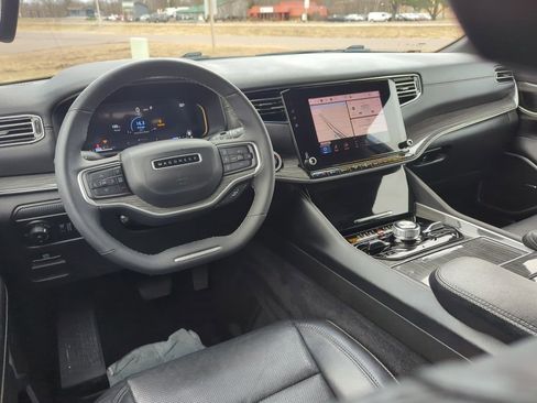 Used 2022 Jeep Wagoneer Series III image 14