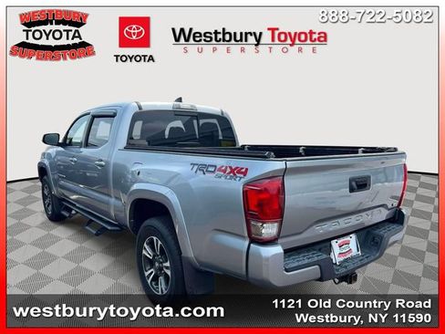 Used 2017 Toyota Tacoma TRD Sport w/ Tow Package AWD/4WD image 9