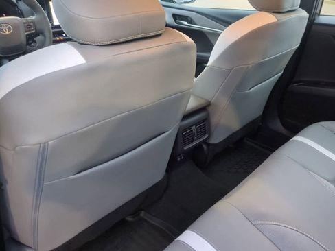 Used 2025 Toyota Camry SE image 19