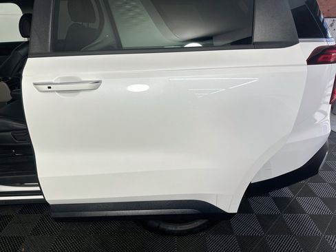 Used 2025 Kia Carnival FWD image 27