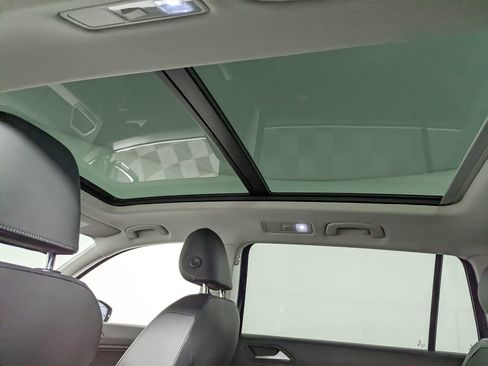 Used 2019 Volkswagen Tiguan SE FWD image 9
