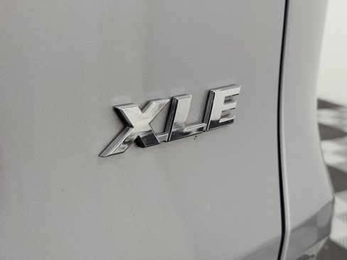 Used 2019 Toyota RAV4 XLE FWD image 8