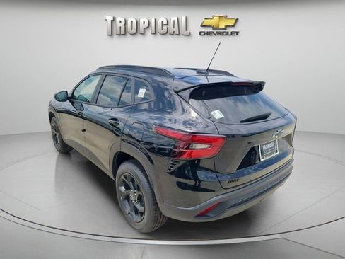 New 2026 Chevrolet Trax LT w/ Midnight Edition FWD image 3