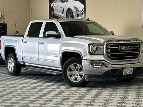Used 2017 GMC Sierra 1500 SLE w/ SLE Value Package image 2