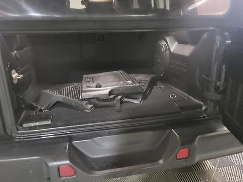 Used 2024 Jeep Wrangler Unlimited Sahara w/ Technology Group image 12