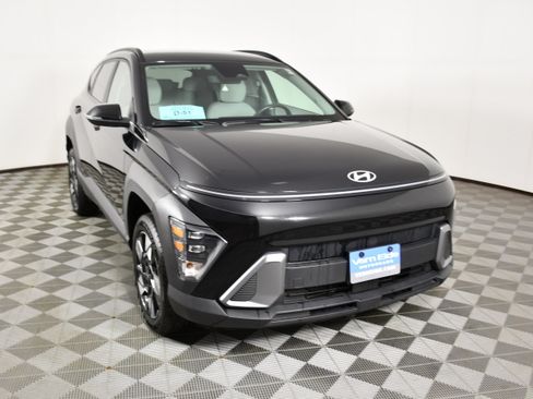 Used 2025 Hyundai Kona SEL AWD/4WD image 3