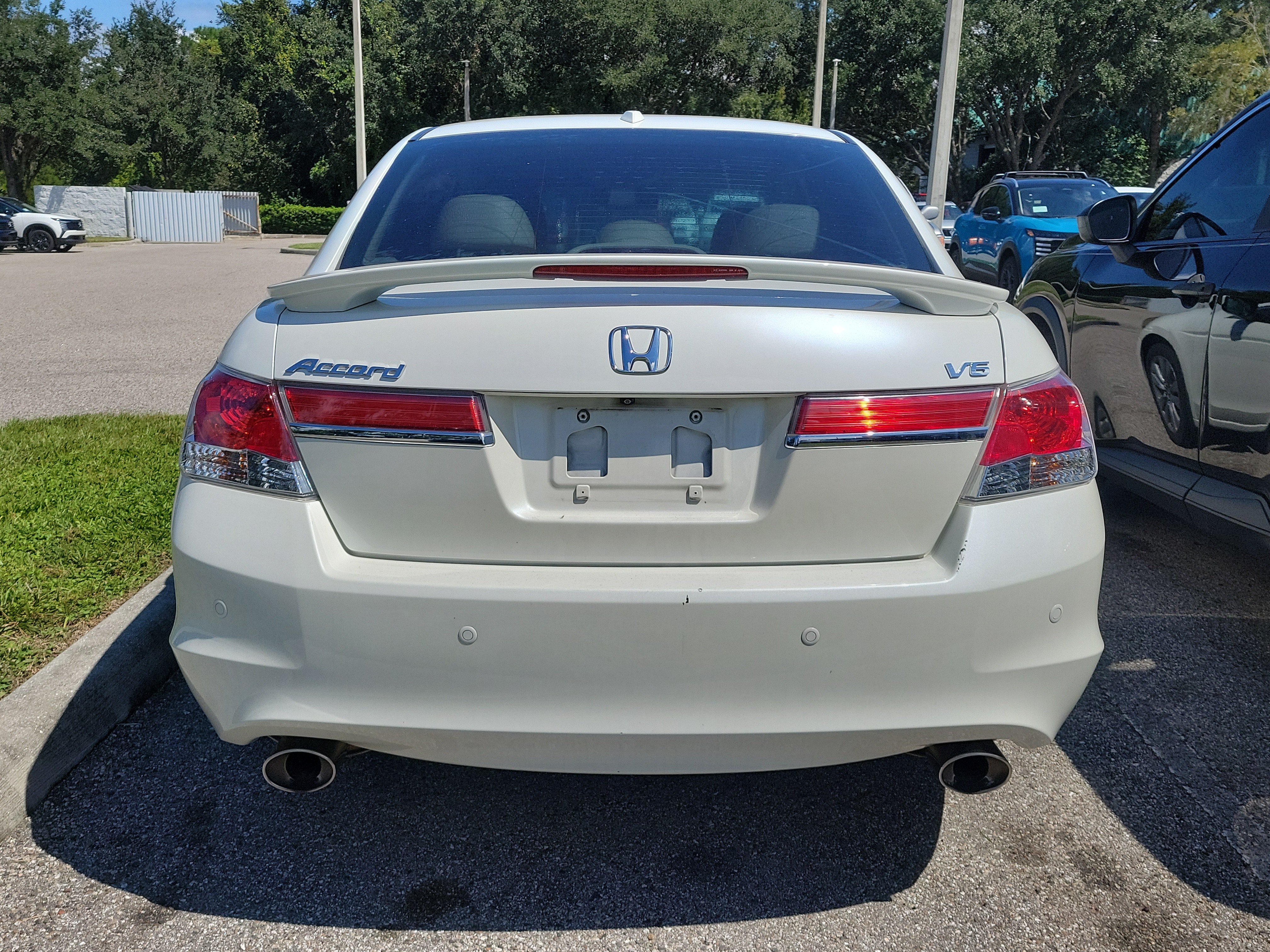 Used 2011 Honda Accord EX-L image 5