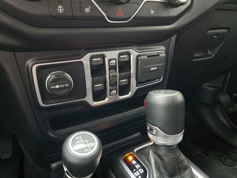 Used 2019 Jeep Wrangler Unlimited Sport S AWD/4WD image 28