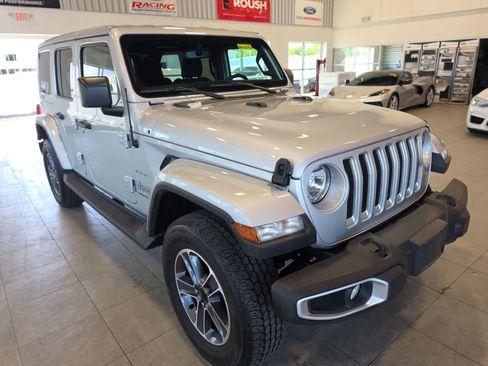 Used 2023 Jeep Wrangler Unlimited Sahara w/ Cold Weather Group AWD/4WD image 5