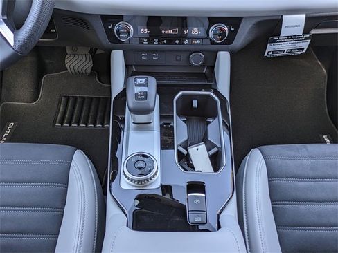 New 2025 Mitsubishi Outlander SE image 20