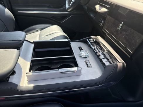 Used 2025 Lincoln Navigator Reserve w/ Jet Appearance Package image 6