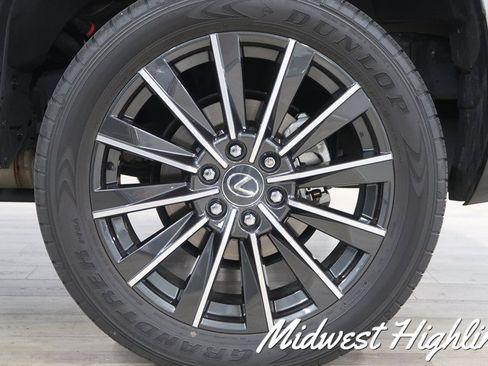 Used 2024 Lexus GX 550 w/ Accessory Package (2T) AWD/4WD image 16