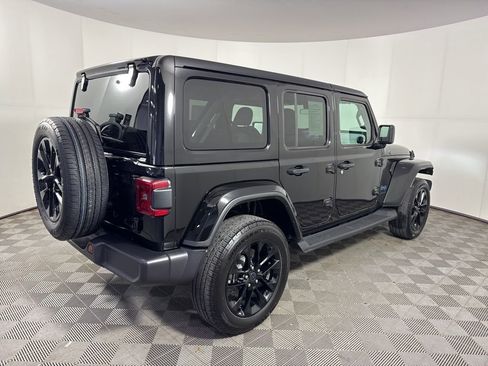 Used 2025 Jeep Wrangler Unlimited Sahara image 5