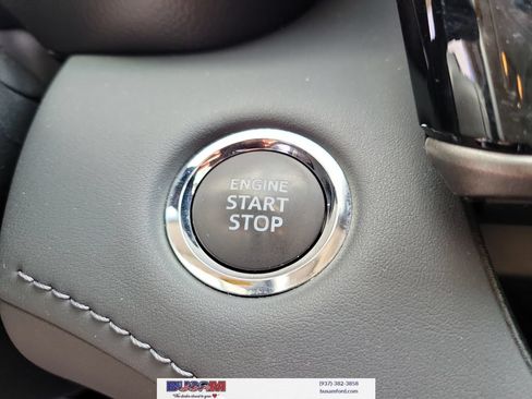 Used 2023 Toyota Highlander XLE FWD image 30
