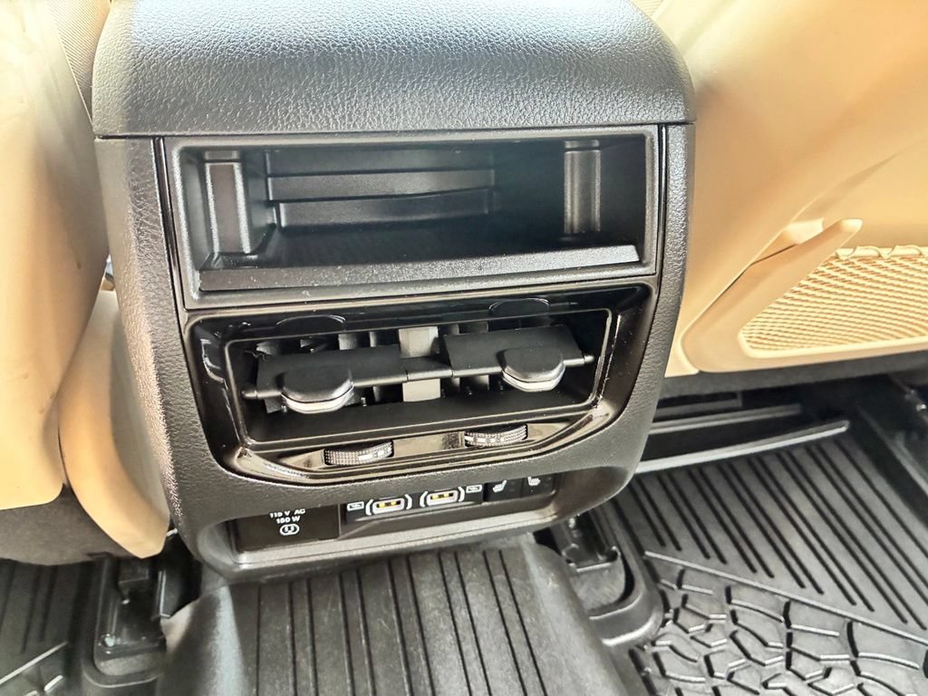 Used 2024 Jeep Grand Cherokee Limited AWD/4WD image 14