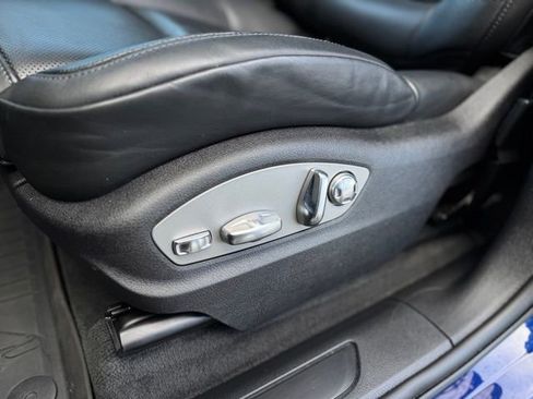 Certified 2025 Porsche Macan AWD/4WD image 16