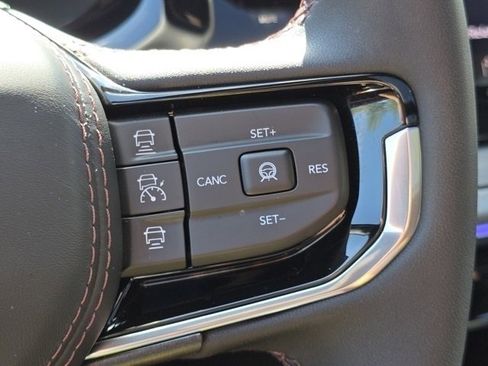 Used 2025 Jeep Wagoneer S Limited image 18