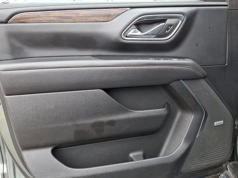 Used 2023 Chevrolet Suburban Premier image 27