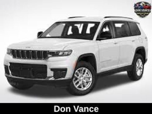 Used 2023 Jeep Grand Cherokee Limited w/ Black Appearance Package image 1