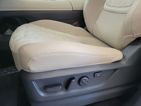 New 2025 Nissan Armada Platinum Reserve image 24