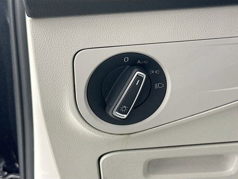 Used 2022 Volkswagen Tiguan SE R-Line image 10