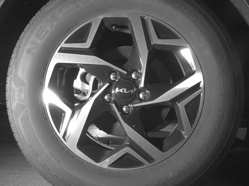 Used 2024 Kia Sportage LX image 15