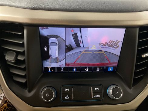 Used 2023 GMC Acadia Denali w/ Denali Technology Package image 17