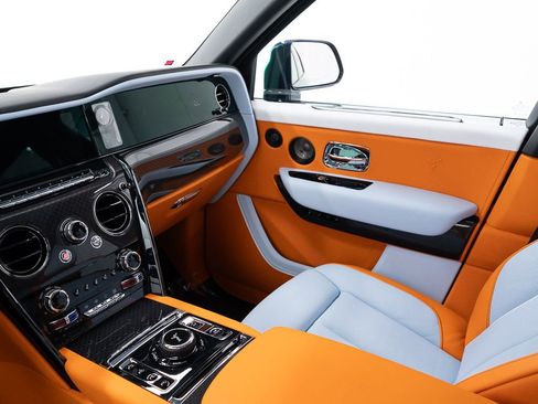 New 2026 Rolls-Royce Cullinan Black Badge image 38