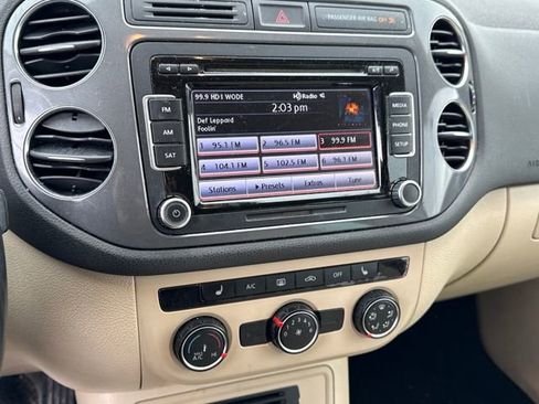 Used 2014 Volkswagen Tiguan SE image 23