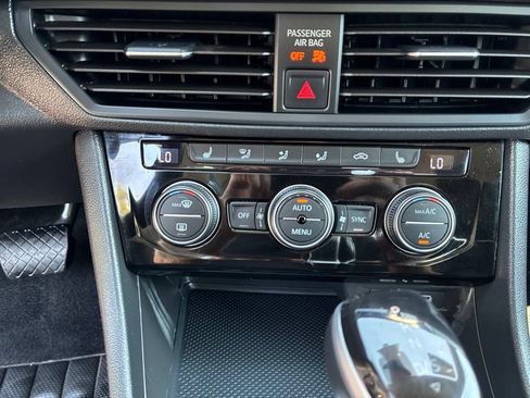 Used 2024 Volkswagen Jetta SE FWD image 18