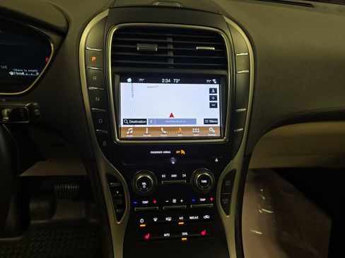 Used 2019 Lincoln Nautilus Select image 15