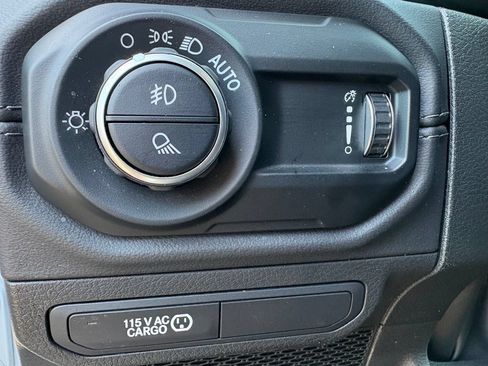 Used 2025 Jeep Gladiator Mojave AWD/4WD image 16
